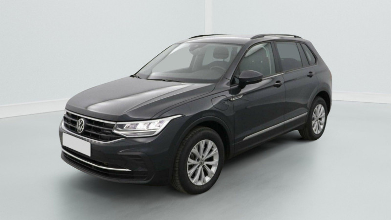 Photo 1 de l'offre de VOLKSWAGEN Tiguan Tiguan 1.4 eHybrid 245ch DSG6 Life à 28598€ chez Carlyss automobiles Vitré