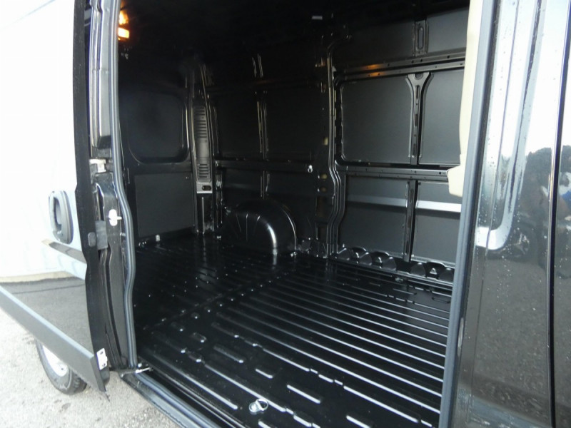 Photo 10 de l'offre de CITROEN Jumper Fourgon TOLE 35 L2H2 180 S&S BVA8 à 31437€ chez Carlyss automobiles Vitré