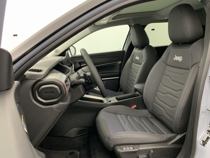 Photo 16 de l'offre de Jeep Avenger 1.2 Turbo T3 110 ch e-Hybrid BVR6 Summit à 27998€ chez Carlyss automobiles Vitré