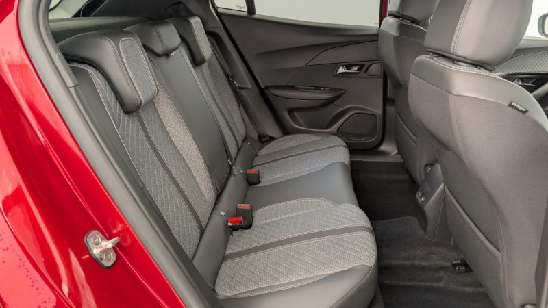 Photo 10 de l'offre de PEUGEOT 2008 Hybrid 136 e-DCS6 Allure à 23628€ chez Carlyss automobiles Vitré