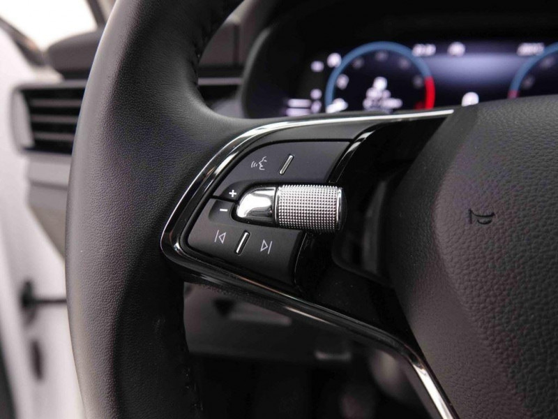 Photo 18 de l'offre de SKODA Scala 1.0 TSi 95 Edition à 21198€ chez Carlyss automobiles Vitré