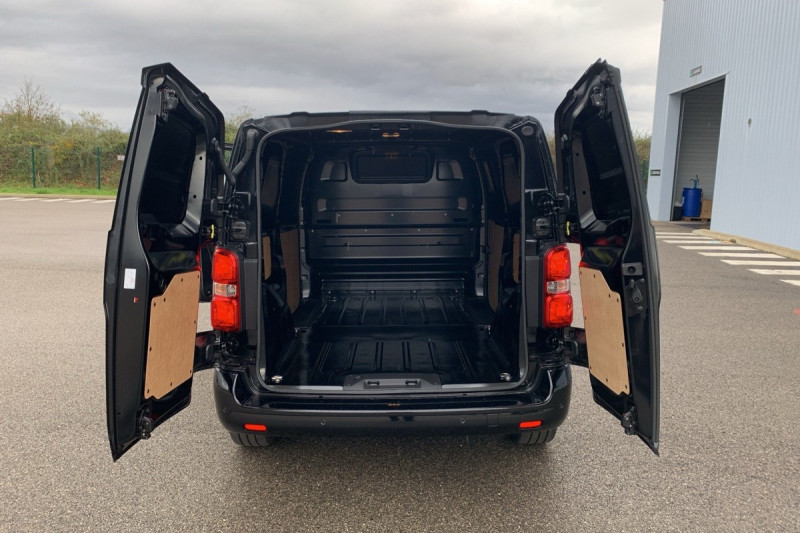Photo 7 de l'offre de CITROEN Jumpy Fourgon M BLUEHDI 180 S&S EAT8 à 31257€ chez Carlyss automobiles Vitré