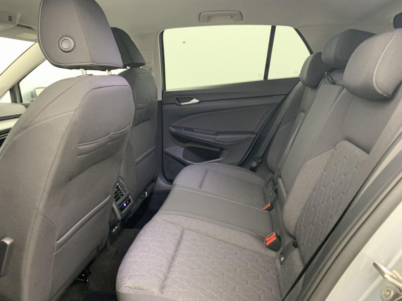 Photo 10 de l'offre de VOLKSWAGEN GOLF 8 1.5 ETSI EVO2 150 DSG7 LIFE PLUS à 32098€ chez Carlyss automobiles Vitré