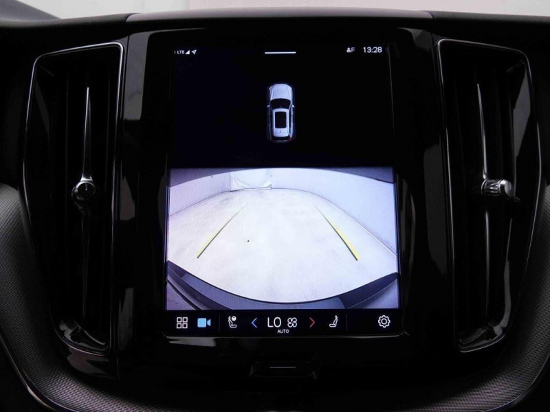 Photo 11 de l'offre de VOLVO XC60 2.0 B4 197 Geartronic R-Design +Leather à 36306€ chez Carlyss automobiles Vitré