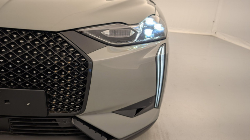 Photo 21 de l'offre de DS DS3 PureTech 130 EAT8 Esprit de Voyage à 21222€ chez Carlyss automobiles Vitré