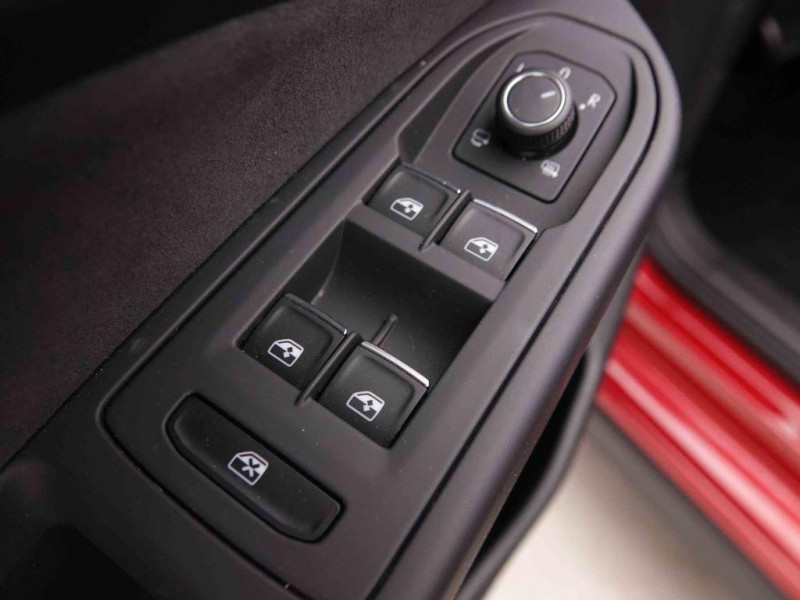 Photo 18 de l'offre de Volkswagen Golf GTi 2.0 TSi 245 DSG à 35172€ chez Carlyss automobiles Vitré