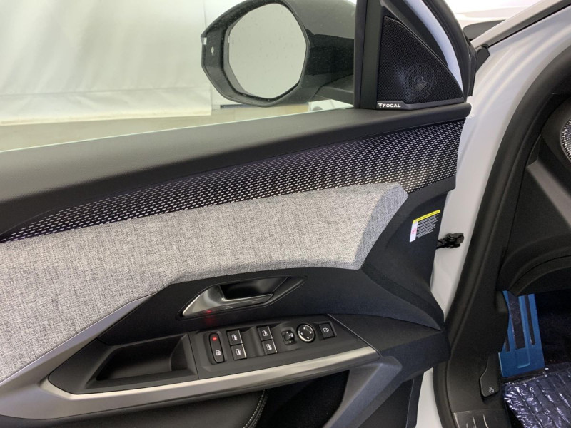 Photo 18 de l'offre de PEUGEOT 3008 Hybrid 145 e-DCS6 GT à 34998€ chez Carlyss automobiles Vitré