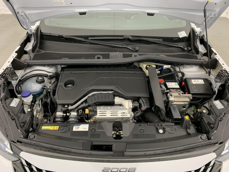 Photo 14 de l'offre de PEUGEOT 2008 Hybrid 145 e-DCS6 Allure à 26498€ chez Carlyss automobiles Vitré