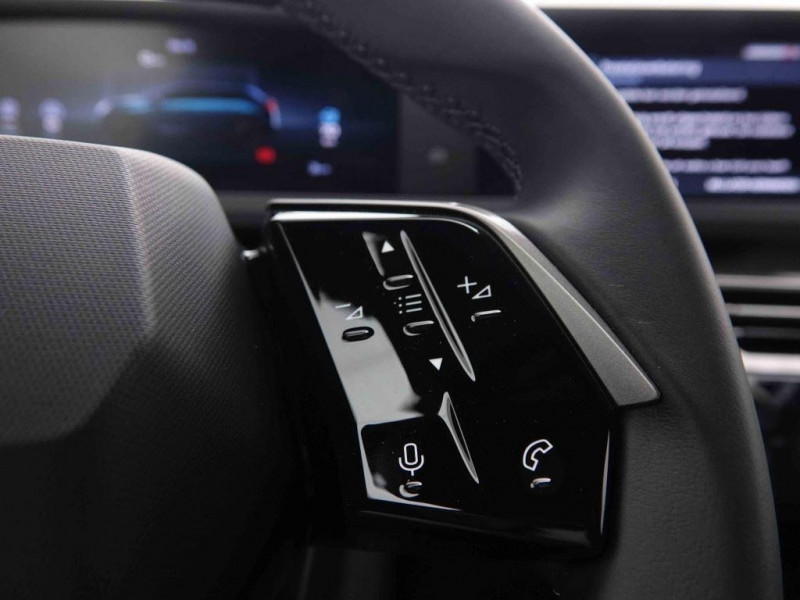 Photo 21 de l'offre de PEUGEOT 5008 Hybrid 145 e-DCS6 Allure à 37335€ chez Carlyss automobiles Vitré