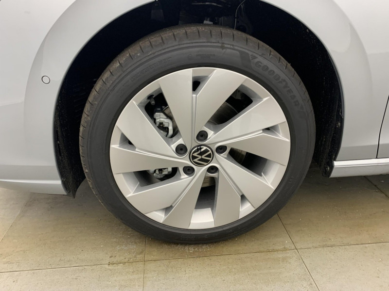 Photo 14 de l'offre de VOLKSWAGEN GOLF 8 1.5 ETSI EVO2 150 DSG7 LIFE PLUS à 32098€ chez Carlyss automobiles Vitré