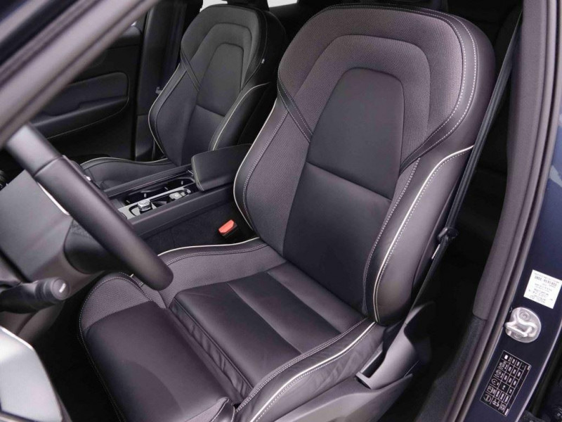 Photo 5 de l'offre de VOLVO XC60 2.0 B4 197 Geartronic Plus Dark à 51765€ chez Carlyss automobiles Vitré