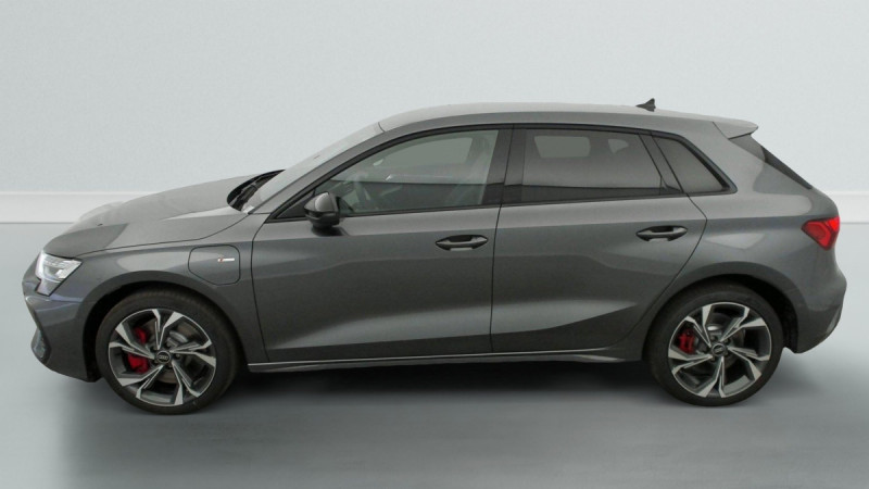 Photo 5 de l'offre de AUDI A3 SPORTBACK NOUVELLE 45 TFSI E HYBRIDE RECHARGEABLE 272 S TRONIC 6 S LINE à 45498€ chez Carlyss automobiles Vitré