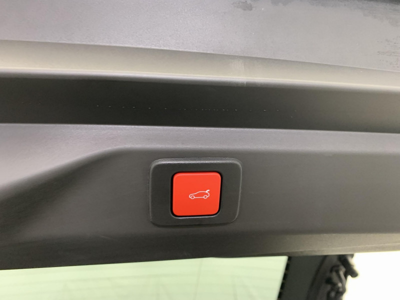 Photo 12 de l'offre de PEUGEOT 3008 Hybrid 145 e-DCS6 GT à 32568€ chez Carlyss automobiles Vitré