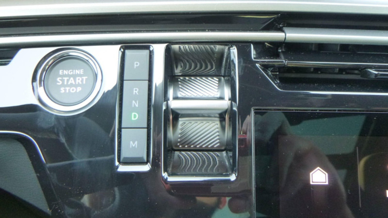 Photo 9 de l'offre de PEUGEOT 3008 Hybrid 145 e-DCS6 GT à 38398€ chez Carlyss automobiles Vitré