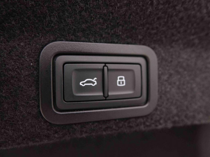 Photo 5 de l'offre de AUDI A6 50 TFSI-e PHEV 299 Quattro Design à 38071€ chez Carlyss automobiles Vitré