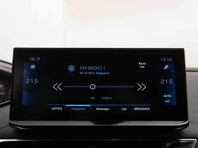 Photo 11 de l'offre de PEUGEOT 3008 PureTech 130ch S&S BVM6 Allure Pack à 22698€ chez Carlyss automobiles Vitré