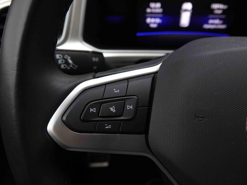 Photo 21 de l'offre de VOLKSWAGEN T-roc 1.0 TSi 115 Edition 2-Tone à 26198€ chez Carlyss automobiles Vitré