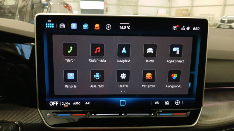 Photo 14 de l'offre de VOLKSWAGEN GOLF Golf 2.0 TDI 150 DSG7 R-Line à 37498€ chez Carlyss automobiles Vitré