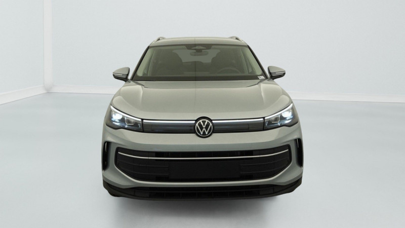 Photo 2 de l'offre de VOLKSWAGEN TIGUAN NOUVEAU 1.5 eTSI 150CV DSG7 LIFE PLUS à 37998€ chez Carlyss automobiles Vitré