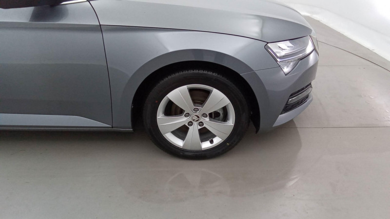 Photo 9 de l'offre de SKODA Superb Combi Superb Combi 2.0 TDI 150 SCR DSG7 Business à 32598€ chez Carlyss automobiles Vitré