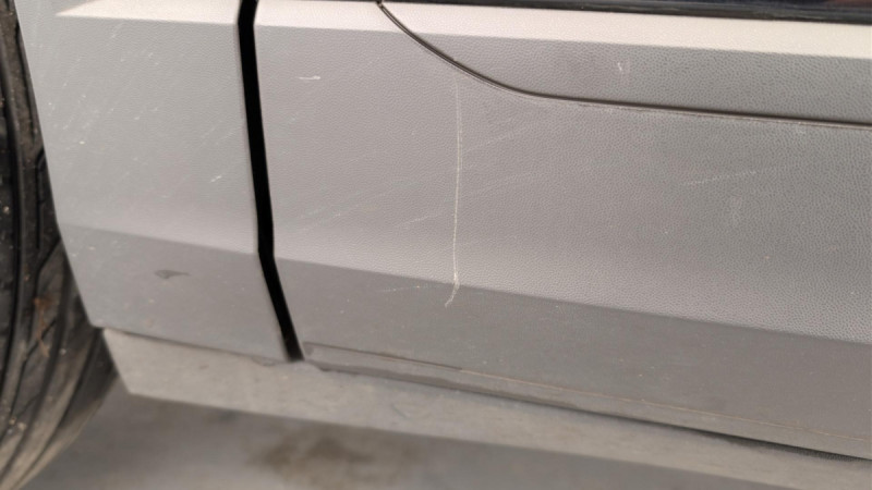 Photo 26 de l'offre de VOLKSWAGEN T-roc 1.0 TSI 110 Start/Stop BVM6 Life à 21460€ chez Carlyss automobiles Vitré