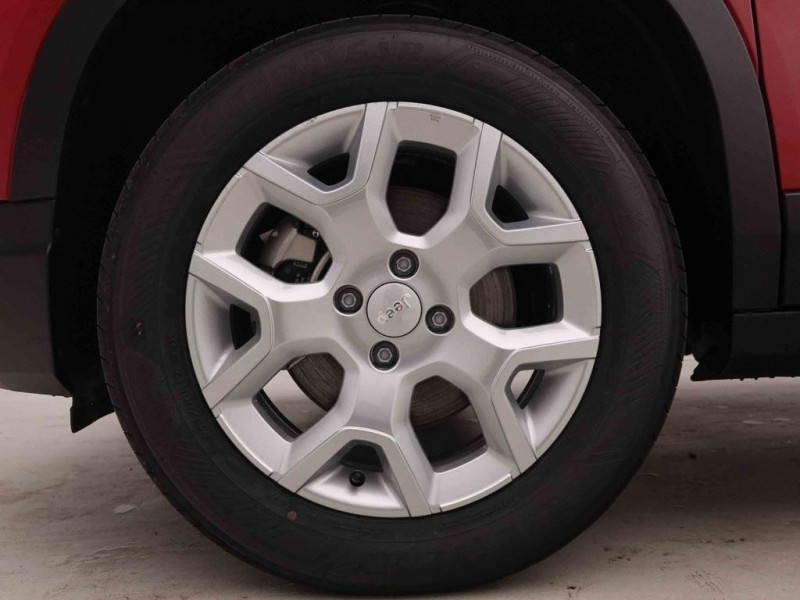 Photo 8 de l'offre de Jeep Avenger 1.2 MHEV 110 DCT6 Altitude à 27498€ chez Carlyss automobiles Vitré