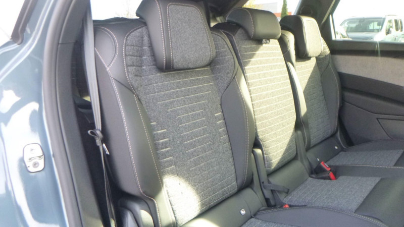 Photo 17 de l'offre de PEUGEOT 5008 Hybrid 145 e-DCS6 Allure à 35298€ chez Carlyss automobiles Vitré