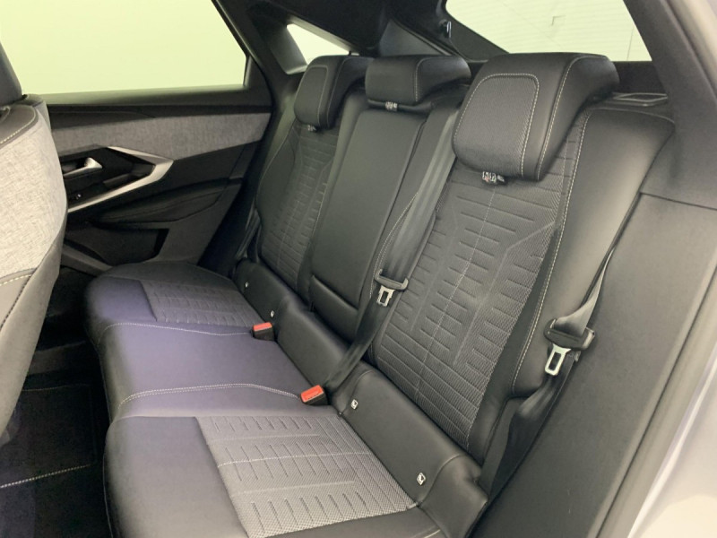 Photo 20 de l'offre de PEUGEOT 3008 Hybrid 145 e-DCS6 GT à 32958€ chez Carlyss automobiles Vitré