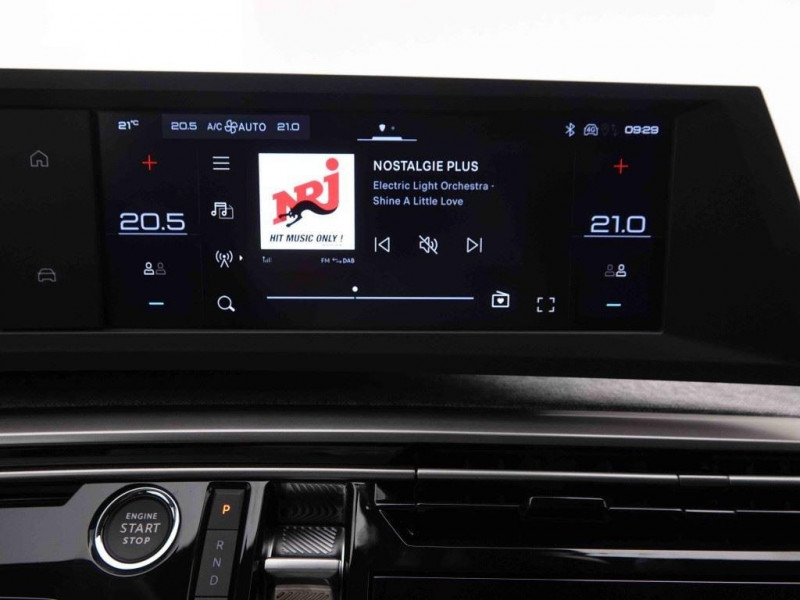 Photo 14 de l'offre de PEUGEOT 5008 Hybrid 145 e-DCS6 Allure à 37335€ chez Carlyss automobiles Vitré