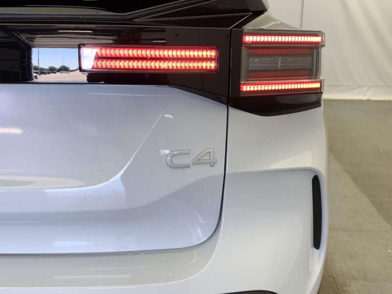 Photo 14 de l'offre de CITROEN C4 Hybride 145 e-DCS6 Max à 22998€ chez Carlyss automobiles Vitré