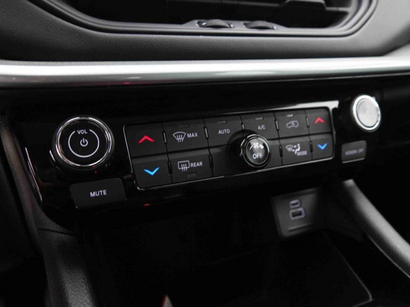 Photo 3 de l'offre de JEEP Compass 1.5 MHEV 130 DCT Altitude à 29198€ chez Carlyss automobiles Vitré