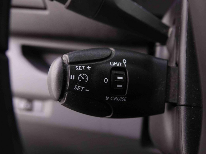 Photo 14 de l'offre de CITROEN JUMPY M-Blue  HDi 100 XL Lang à 23399€ chez Carlyss automobiles Vitré