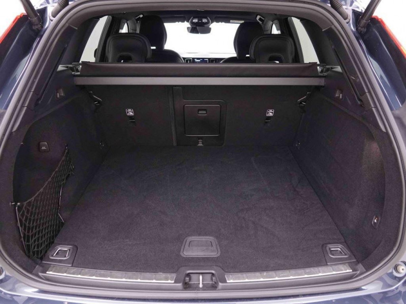 Photo 4 de l'offre de VOLVO XC60 2.0 B4 197 Geartronic Plus Dark à 51765€ chez Carlyss automobiles Vitré