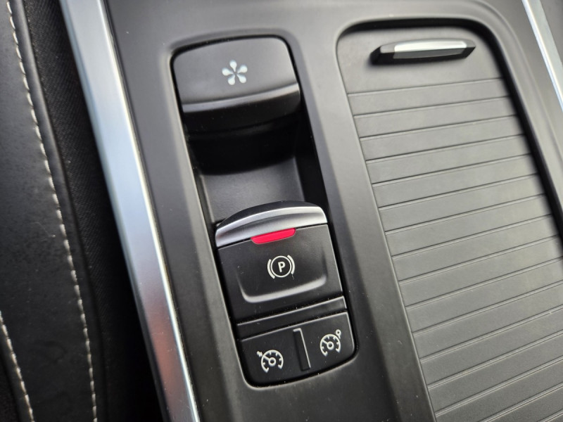 Photo 20 de l'offre de Renault Mégane Berline (4) Intens TCe 140 FAP à 15990€ chez Carlyss automobiles Vitré