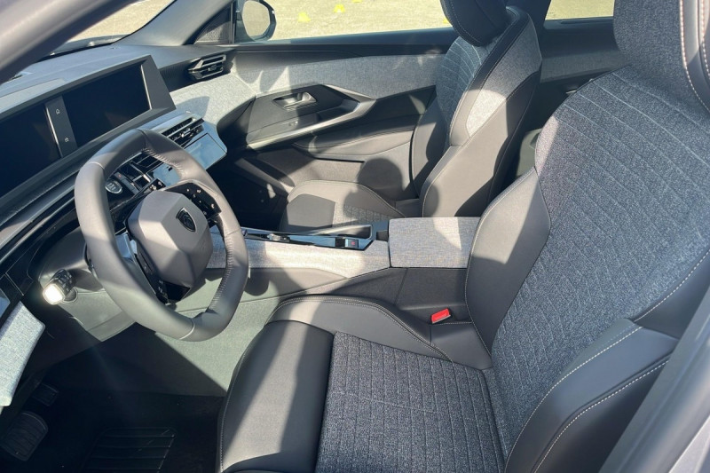 Photo 9 de l'offre de PEUGEOT 5008 Hybrid 145 e-DCS6 Allure à 31998€ chez Carlyss automobiles Vitré