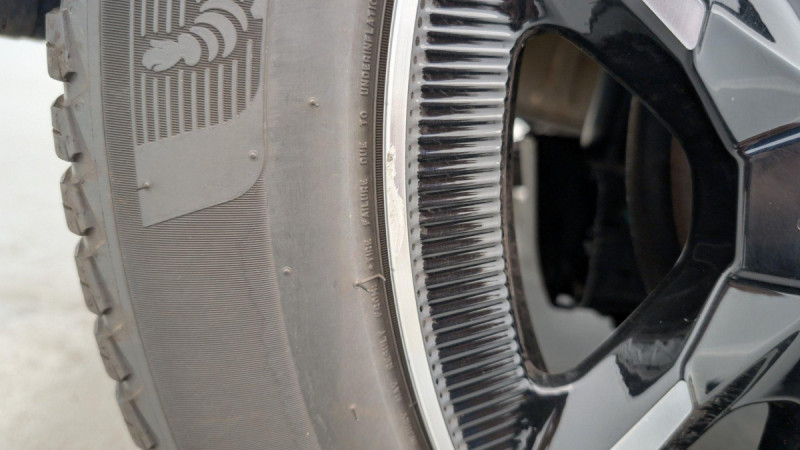 Photo 23 de l'offre de PEUGEOT 3008 NOUVEAU HYBRID 136 E-DCS6 ALLURE à 29379€ chez Carlyss automobiles Vitré