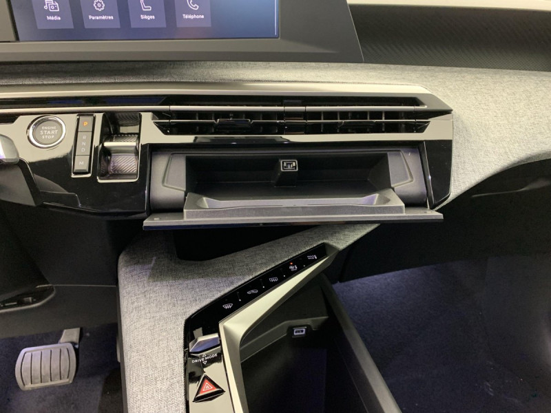 Photo 19 de l'offre de PEUGEOT 3008 Hybrid 145 e-DCS6 Allure à 28998€ chez Carlyss automobiles Vitré