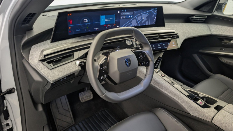 Photo 15 de l'offre de PEUGEOT 3008 NOUVEAU HYBRID 136 E-DCS6 ALLURE à 29443€ chez Carlyss automobiles Vitré