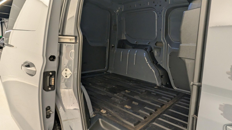 Photo 10 de l'offre de Volkswagen Caddy Cargo 2.0 TDI 102 BVM6 BUSINESS à 19166€ chez Carlyss automobiles Vitré