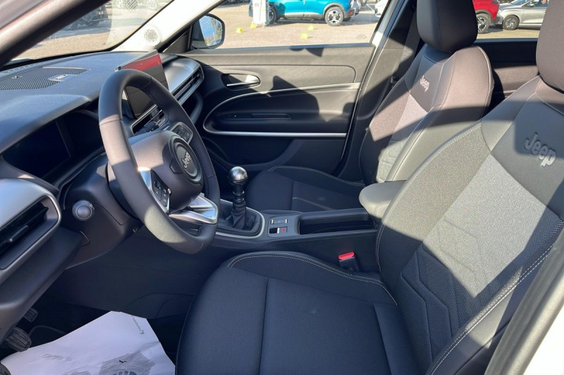 Photo 9 de l'offre de Jeep Avenger 1.2 Turbo T3 100 ch Summit à 23998€ chez Carlyss automobiles Vitré