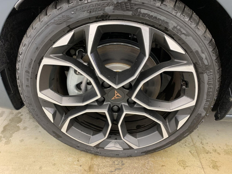 Photo 22 de l'offre de Cupra LEON Sportstourer eHybrid 204 ch DSG6 V à 33498€ chez Carlyss automobiles Vitré