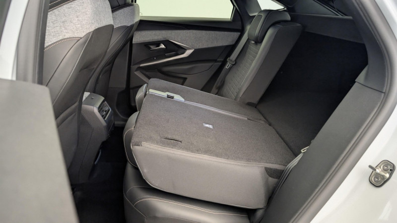 Photo 12 de l'offre de PEUGEOT 3008 NOUVEAU HYBRID 136 E-DCS6 ALLURE à 29379€ chez Carlyss automobiles Vitré