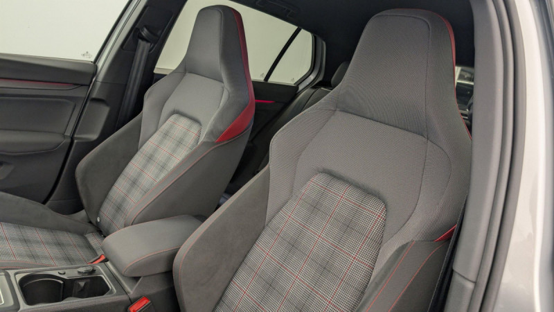 Photo 16 de l'offre de VOLKSWAGEN GOLF 8 2.0 TSI 245 DSG7 GTI à 31140€ chez Carlyss automobiles Vitré