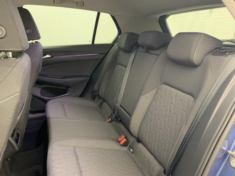 Photo 19 de l'offre de VOLKSWAGEN GOLF 8 1.5 eTSI EVO2 116 DSG7 Life Plus à 29998€ chez Carlyss automobiles Vitré