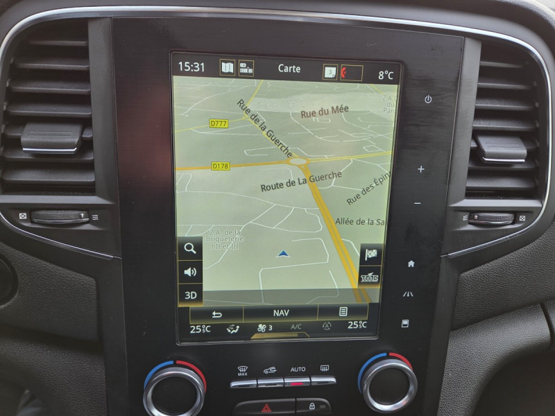 Photo 14 de l'offre de Renault Mégane Berline (4) Intens TCe 140 FAP à 15990€ chez Carlyss automobiles Vitré