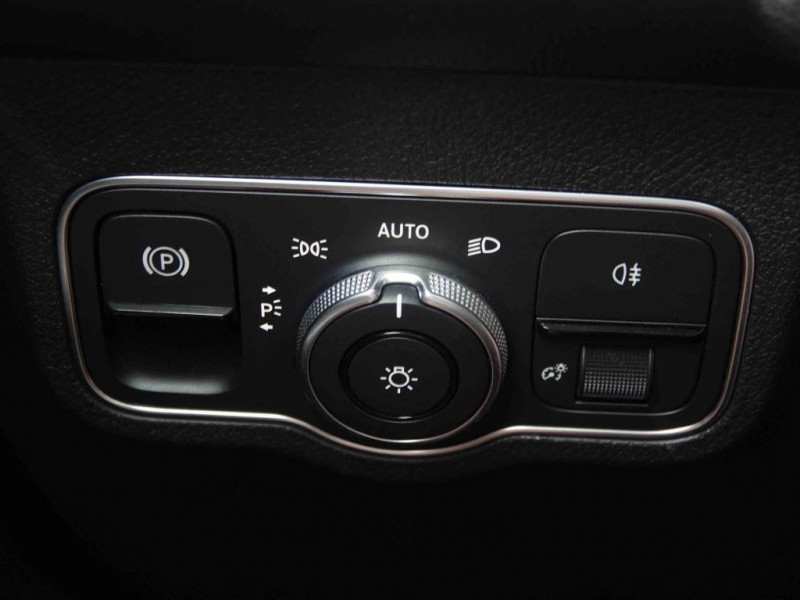 Photo 9 de l'offre de MERCEDES-BENZ GLB 200d 150 DCT AMG-Line 7pl à 50129€ chez Carlyss automobiles Vitré