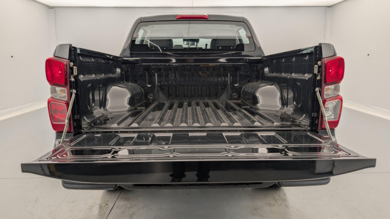 Photo 11 de l'offre de ISUZU D-MAX 1.9 4X4 CREW CAB N60 B.B +  AT 4 PLACES à 44500€ chez Carlyss automobiles Vitré