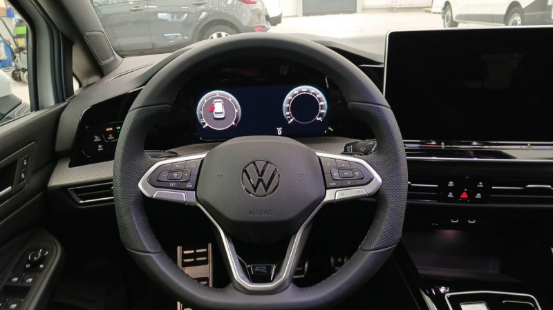 Photo 9 de l'offre de VOLKSWAGEN GOLF Golf 2.0 TDI 150 DSG7 R-Line à 37998€ chez Carlyss automobiles Vitré