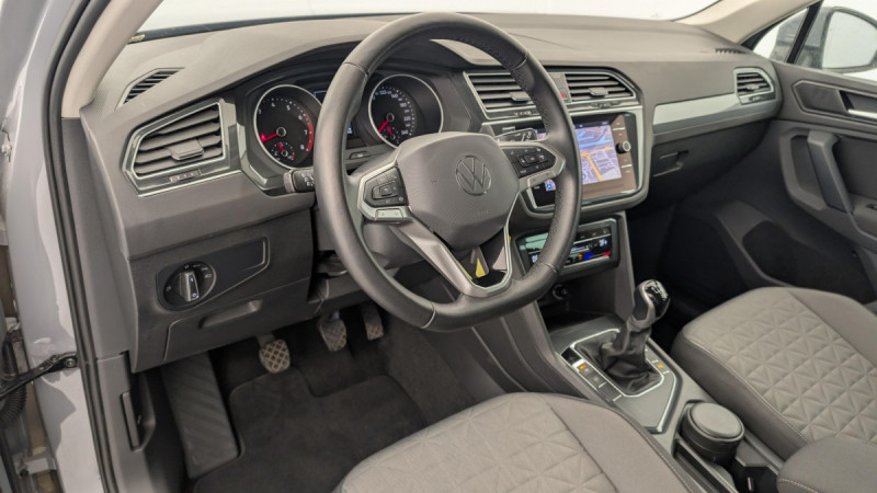Photo 15 de l'offre de VOLKSWAGEN Tiguan 1.5 TSI 150ch BVM6 Life à 26052€ chez Carlyss automobiles Vitré