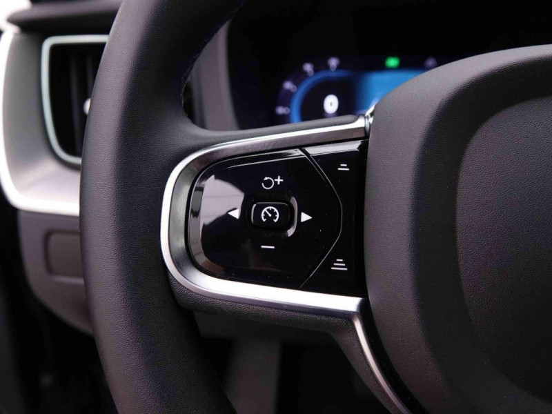 Photo 15 de l'offre de VOLVO XC60 2.0 B4 197 Geartronic Plus Dark à 51765€ chez Carlyss automobiles Vitré